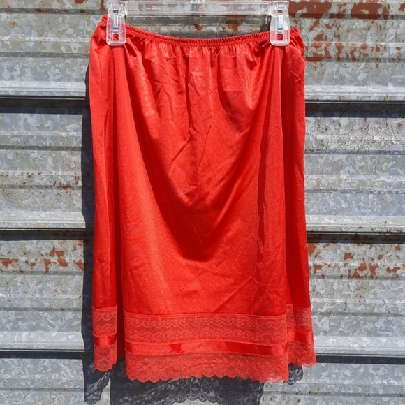 Vintage Silky Flowy Red Vanity Fair Scalloped Lace A-line Skirt Slip - Picture 13 of 14